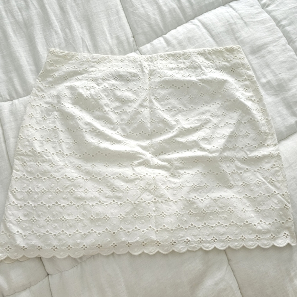 Vineyard Vines White Eyelet Skort 12 - Picture 3 of 5